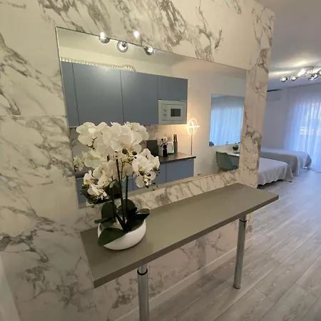 New Sweet Border Monaco Parking Апартаменты